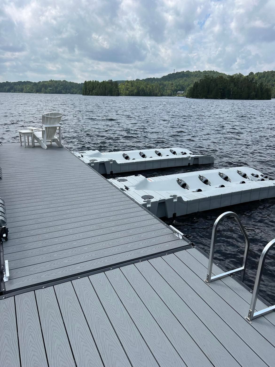 Rampe, passerelle ou accessoire de quai 2